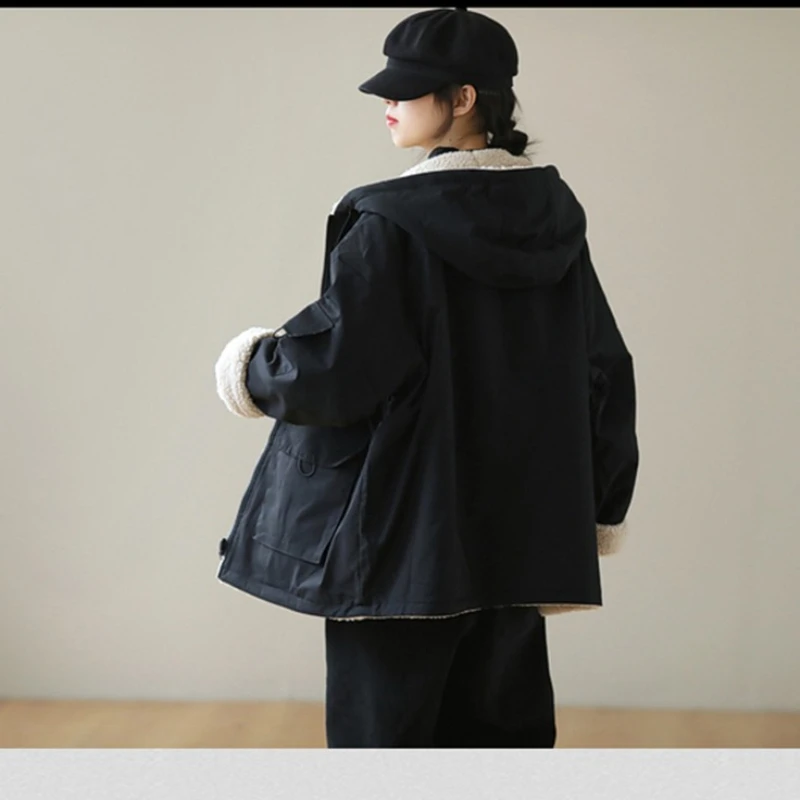 خريف شتاء نمط جديد سترة مبطنة بالقطن النسخة الكورية المرأة فضفاضة الترفيه مقنعين جيب موضة معطف متعدد الاستخدامات