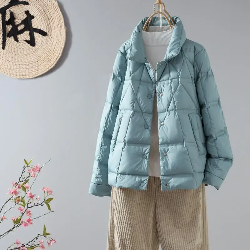 

Легкая белая пуховая куртка-пуховик для женщин: свободный крой, воротник-стойка, модная, стройнящая, универсальная верхняя одежда