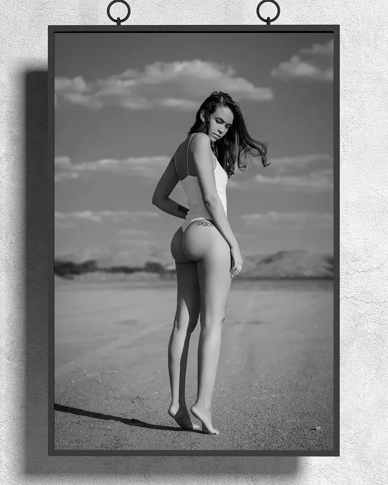 R0342 Black and White Sandy Beach Long Legged Sexy Beautiful Girl Model Wall Sticker Silk Poster Art Home Decoration
