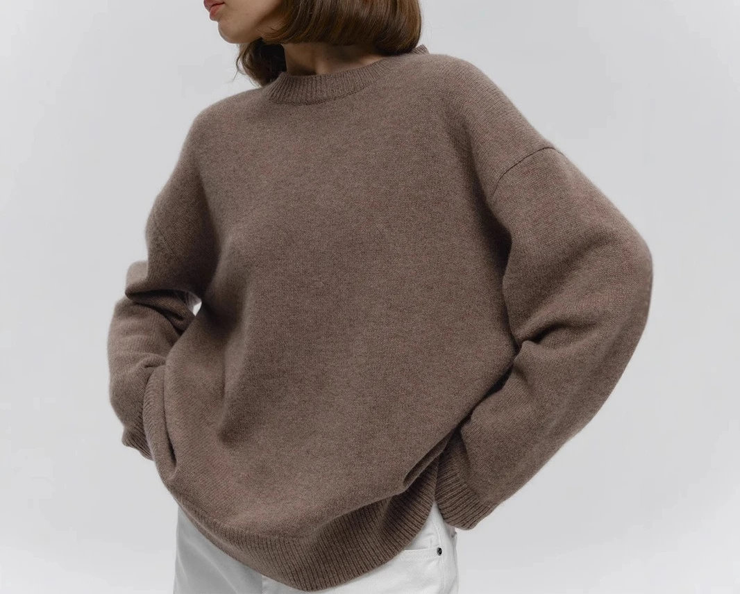 

Round Neck Dark Sweater Fall/Winter 2025 New Loose and Warm Simple Pullover Solid Color Knit Sweater