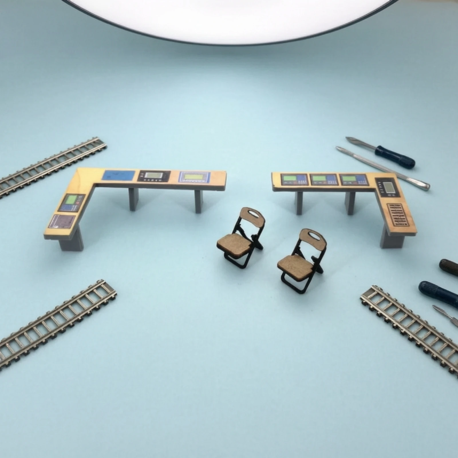 

Miniature Console Desk with Chair HO Scale Control Panel Model Miniature Desk L-Shaped Furniture Self-Assembly
