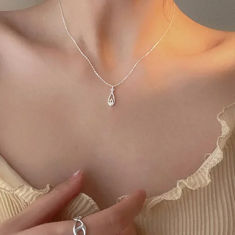 Korean Fashion Zircon Water Drop Pendant Necklace for Women Vintage Elegant Temperament Clavicle Chain Necklace Wedding Jewelry