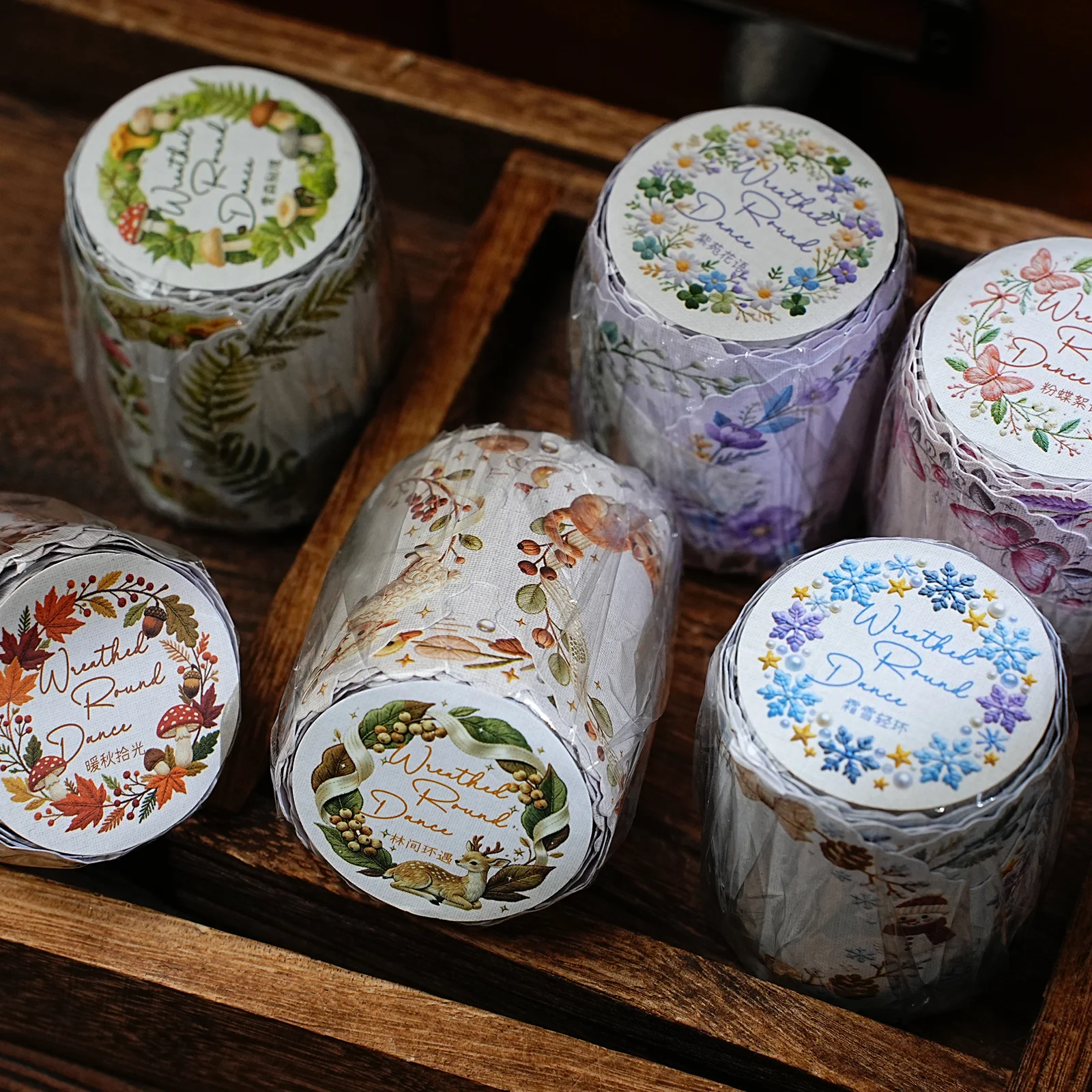 Etori Life 60Mm*2M Four-Season Floral Wreath Die-Cut Tape with Vintage Lace, Round Frame, Plant and Animal Patterns, Suitable for Journaling, Card Collages, Decorative Materials for Student Gifts, Paper Bags, Laptop Backs, Mobile Phone Backs, Guitar, Postcards and Envelopes, Scrapbooking Supplies, Room Decoration, Office Decoration Supplies, Artistic Aesthetics, School Supplies, Cycling Decals, Birthday and Holiday Gifts