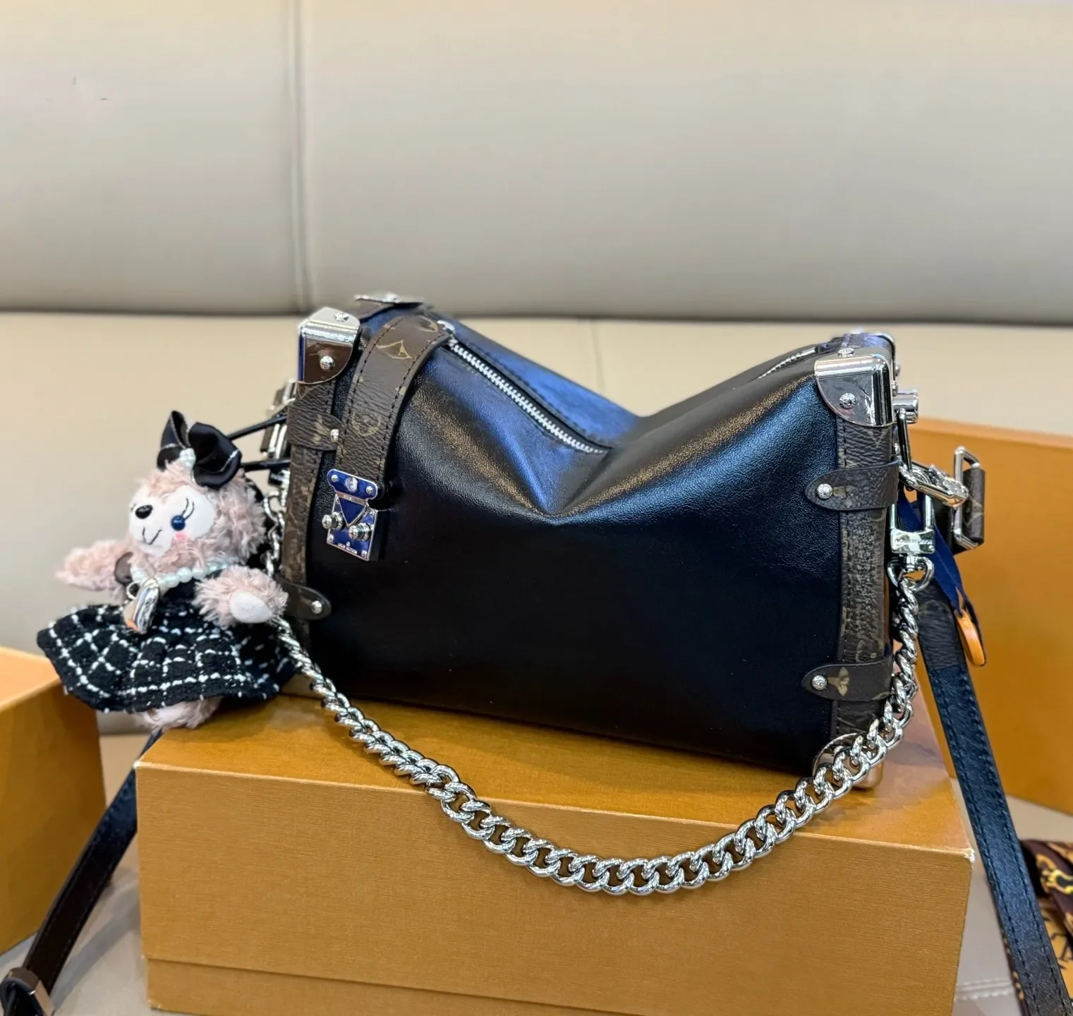

Luxury Designer Side Trunk Handbag Full Set with Original Gift Box Premium Leather Women Crossbody Bag with Metal Chain & Charm