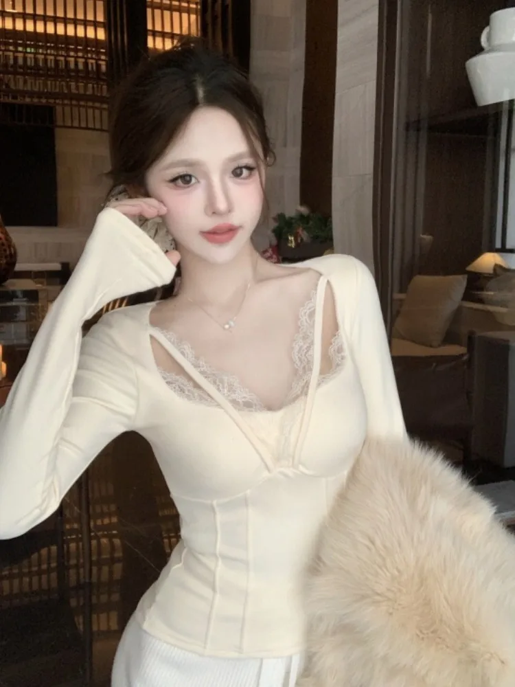 Camiseta elegante de manga larga con encaje y aberturas para mujer, ropa interior informal sexy para primavera y otoño, estilo coreano moderno, corte ajustado