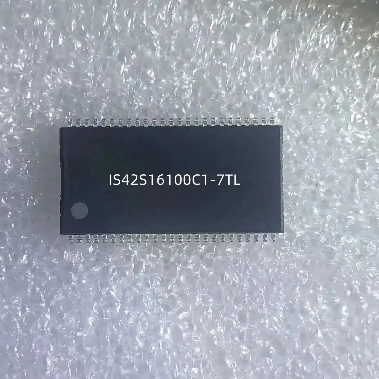 1PCS IS42S16100C1-7TL spot chip brand new spot IS42S16100C1-7TL supports BOM one-stop quotation