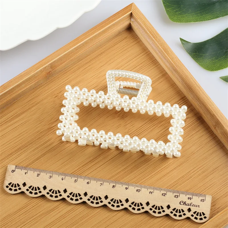 New Women Pearl Claw Clips Hollow Geometry Hair Claw Big Size Headband Hairpin for Girls Crab Hair Clip Fashion Hair Accessories