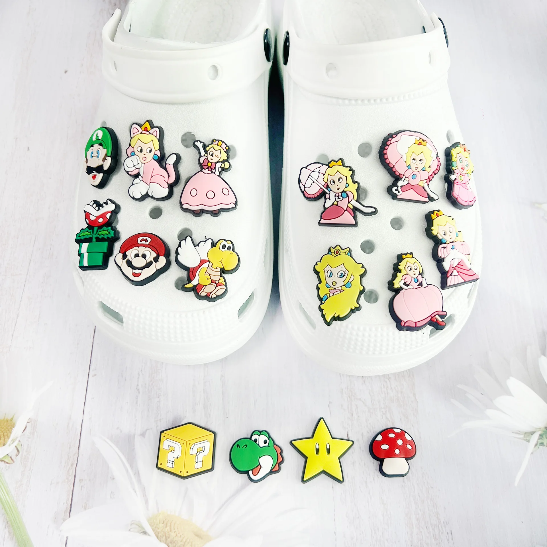 16pcs Mario Princess Peach Shoe Charms scarpa fiore Cartoon accessori per scarpe divertenti Fit Croc Clog decorazioni fibbia regali Unisex