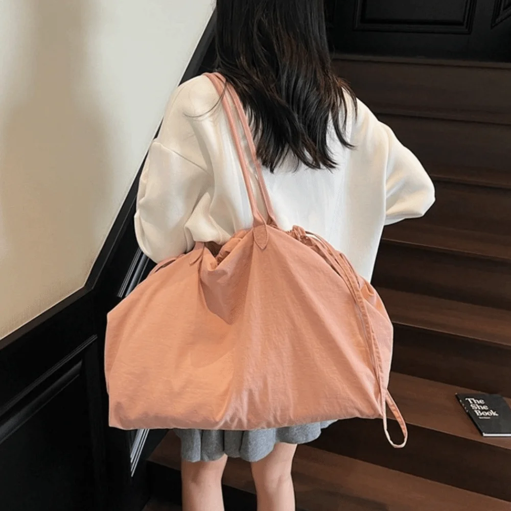 Borsa tote in nylon tinta unita semplice Borsa versatile di grande capacità con coulisse Borsa da donna casual leggera da donna
