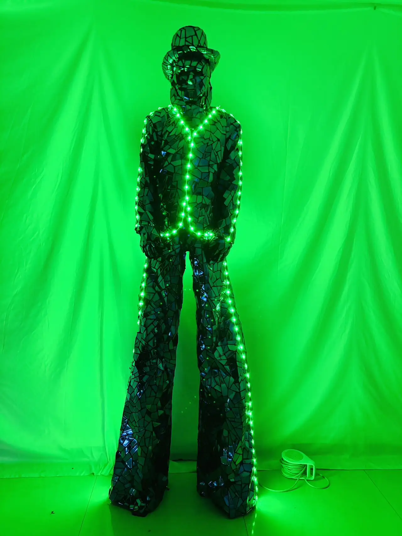 LED Stilts Walker Robots Shiny Mirror Sequin Fabric Suits Show Stage Performance Cosplay Costumes for Entertainment Events