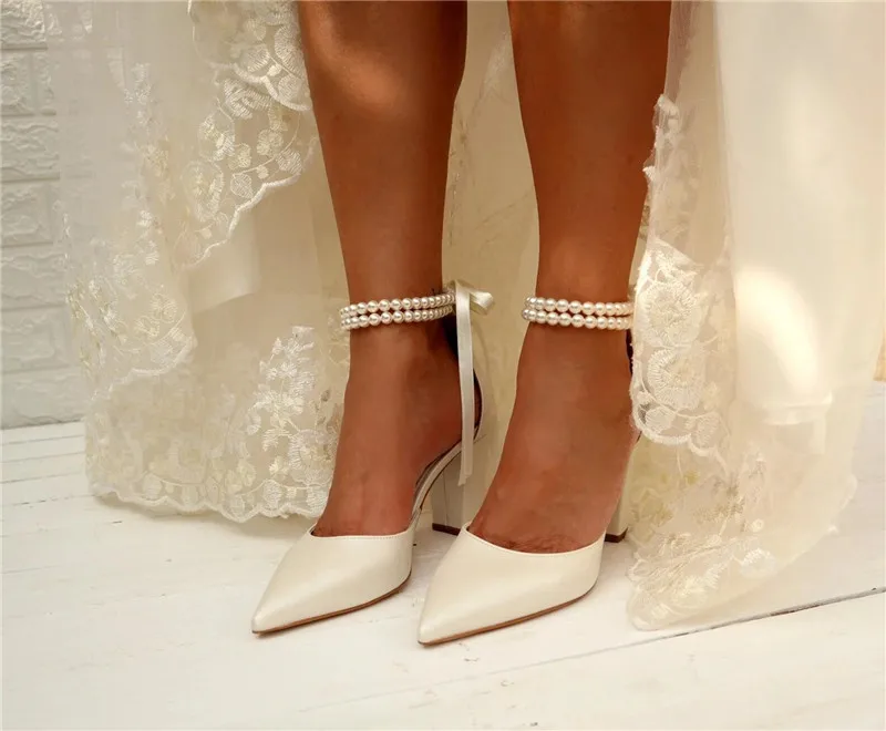 Scarpe da sposa con tacco largo per la sposa perle da donna décolleté per abiti da festa sandali con tacco da donna con punta chiusa tacchi alti da