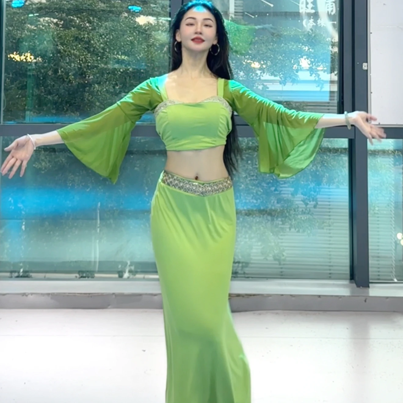 

New women's belly dance competition outfit women's sexy temperament performance clothes adult oriental dance costume set