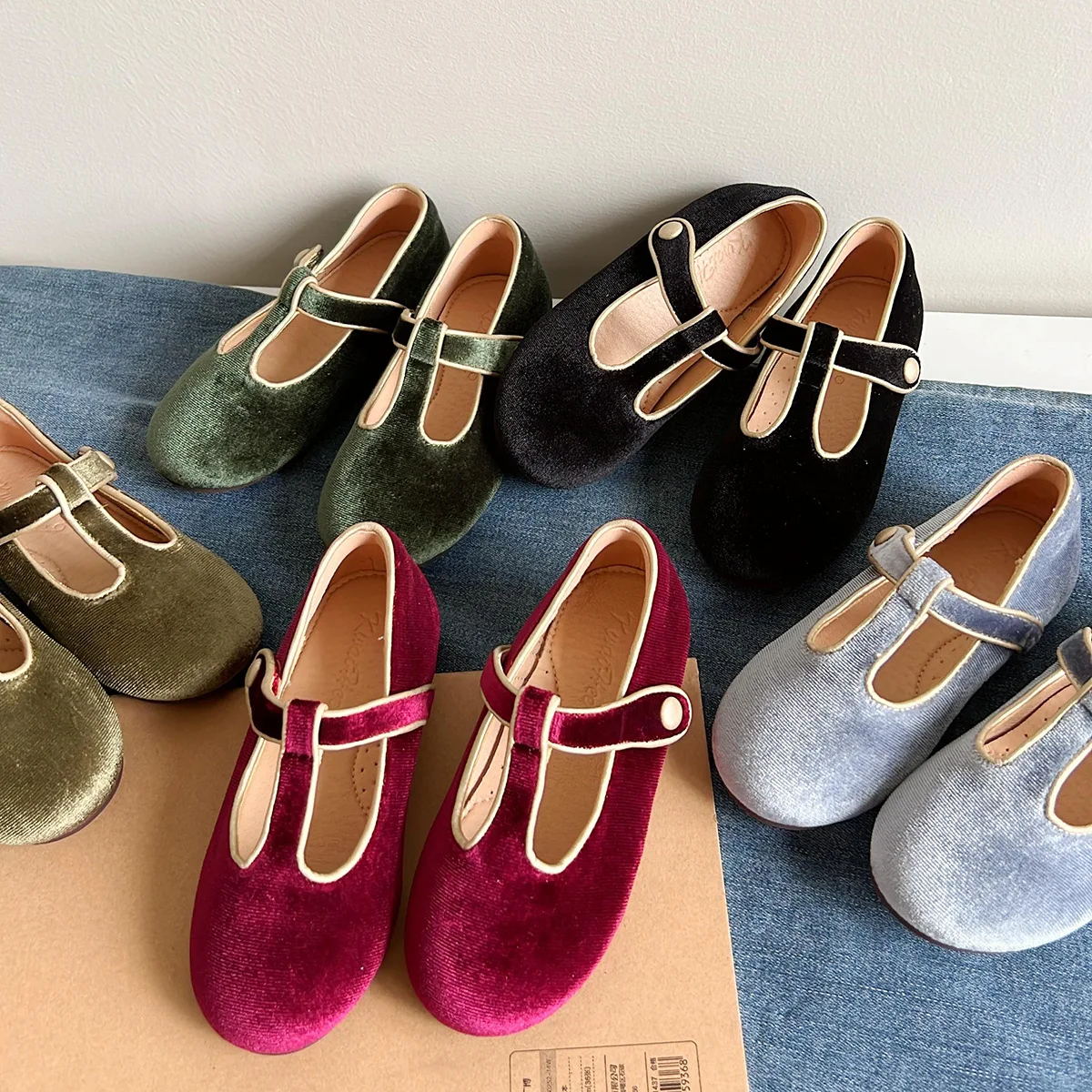 Children's Shoes for Girls Autumn/winter Brushed Warm Velvet Sweet Mary Jane Baby Girls Non-slip Single Shoes Red Princess Shoes