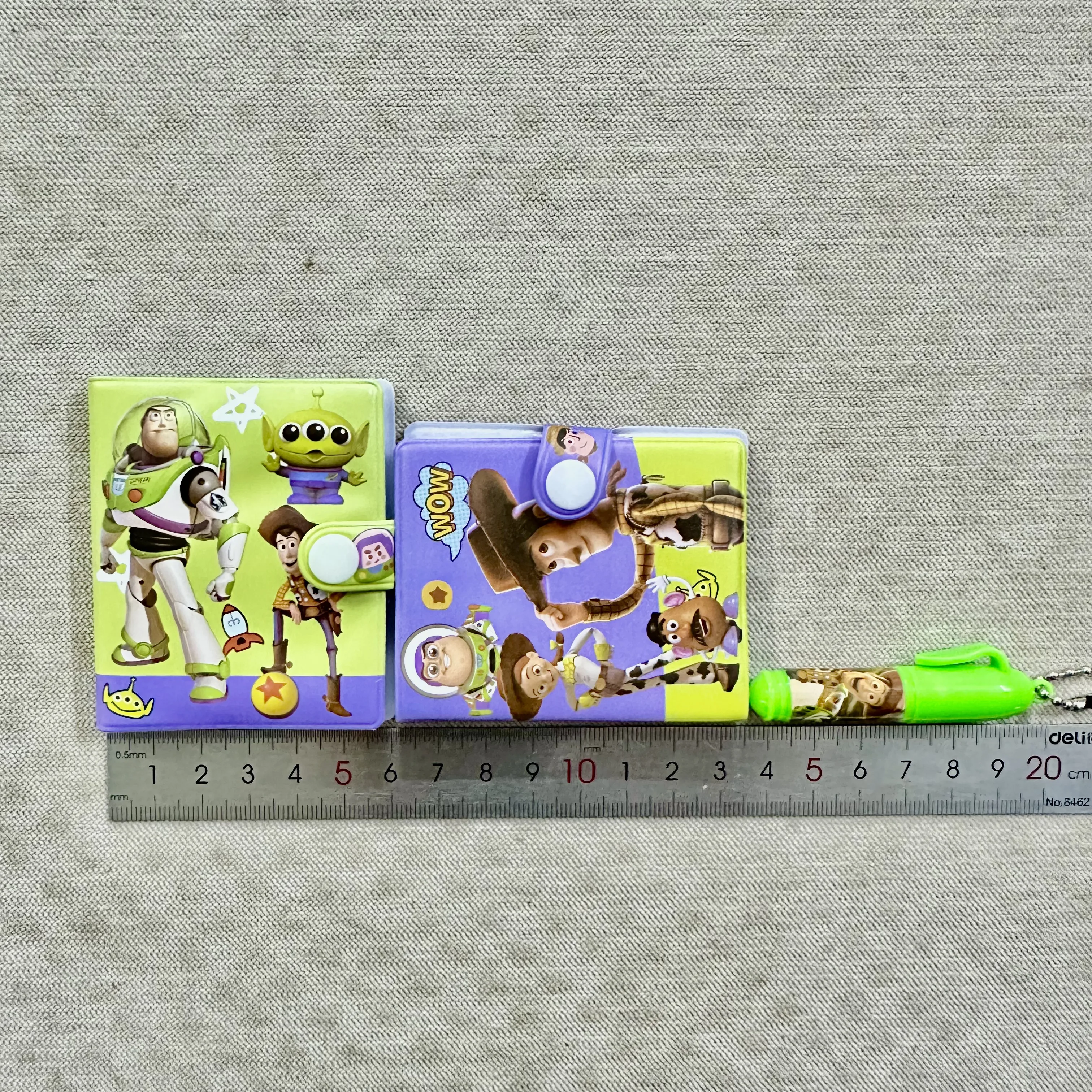 Toy Story 5 Notizbuch mit Kugelschreiber Woody Buzz Cartoon Mini-Taschen-Notizblock Schreibwaren-Set Schulbedarf Geburtstags-Weihnachtsgeschenk – Detail 1