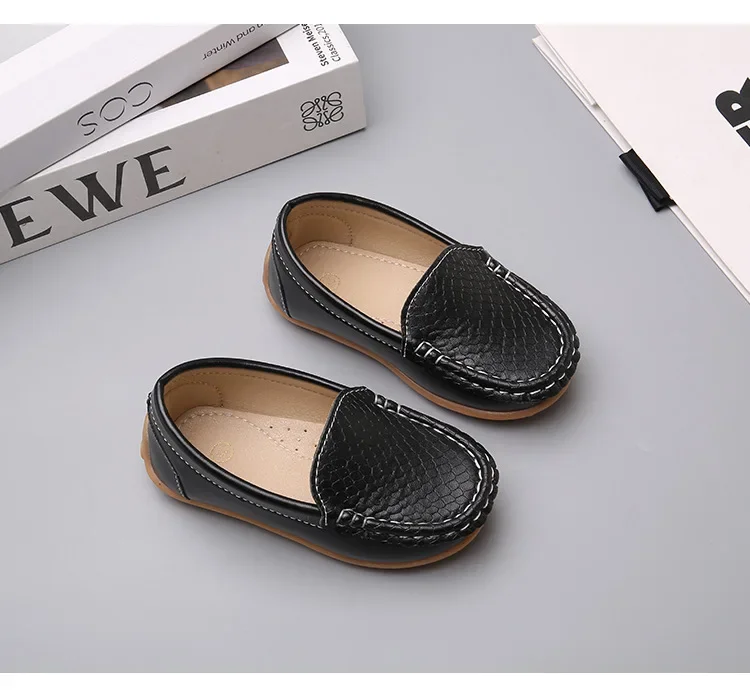 JGSHOWKITO 2026 Brandneue Jungen Casual Loafers Modische Klassische Weiche PU Slip-on Kinder Hochzeit Party Leder Flats Mokassins Trendy – Detail 4