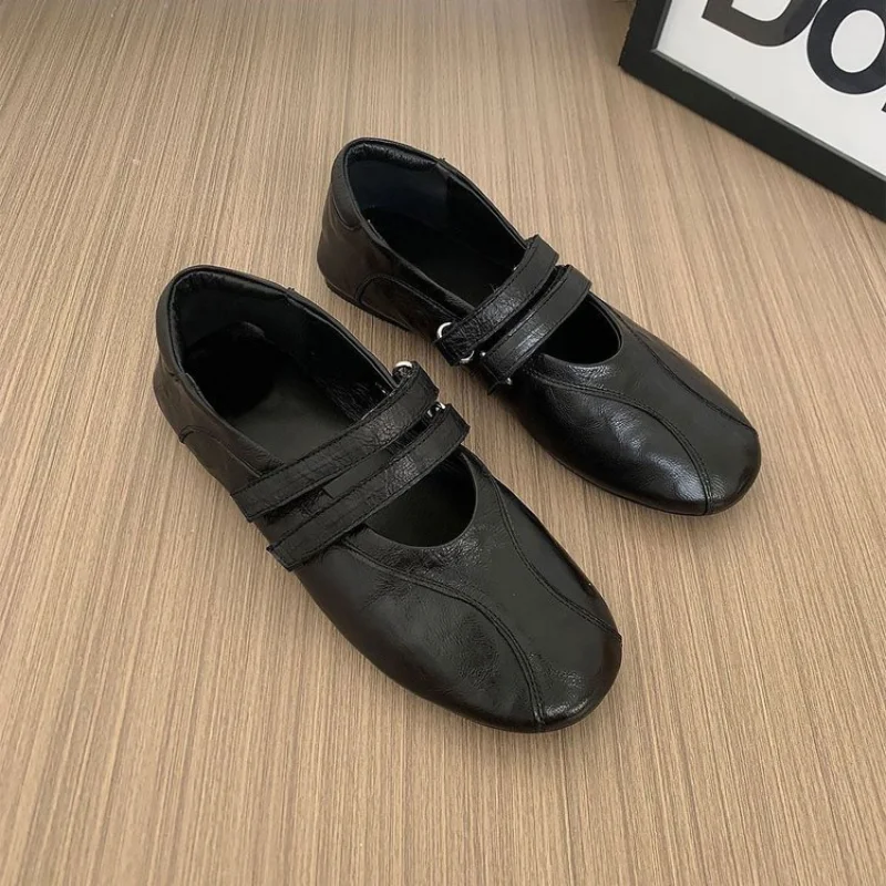 Französische Mary-Jane-Schuhe für Damen, bequeme flache Schuhe mit runder Spitze und zwei Riemen, vielseitige Freizeitpumps für Pendlerinnen.