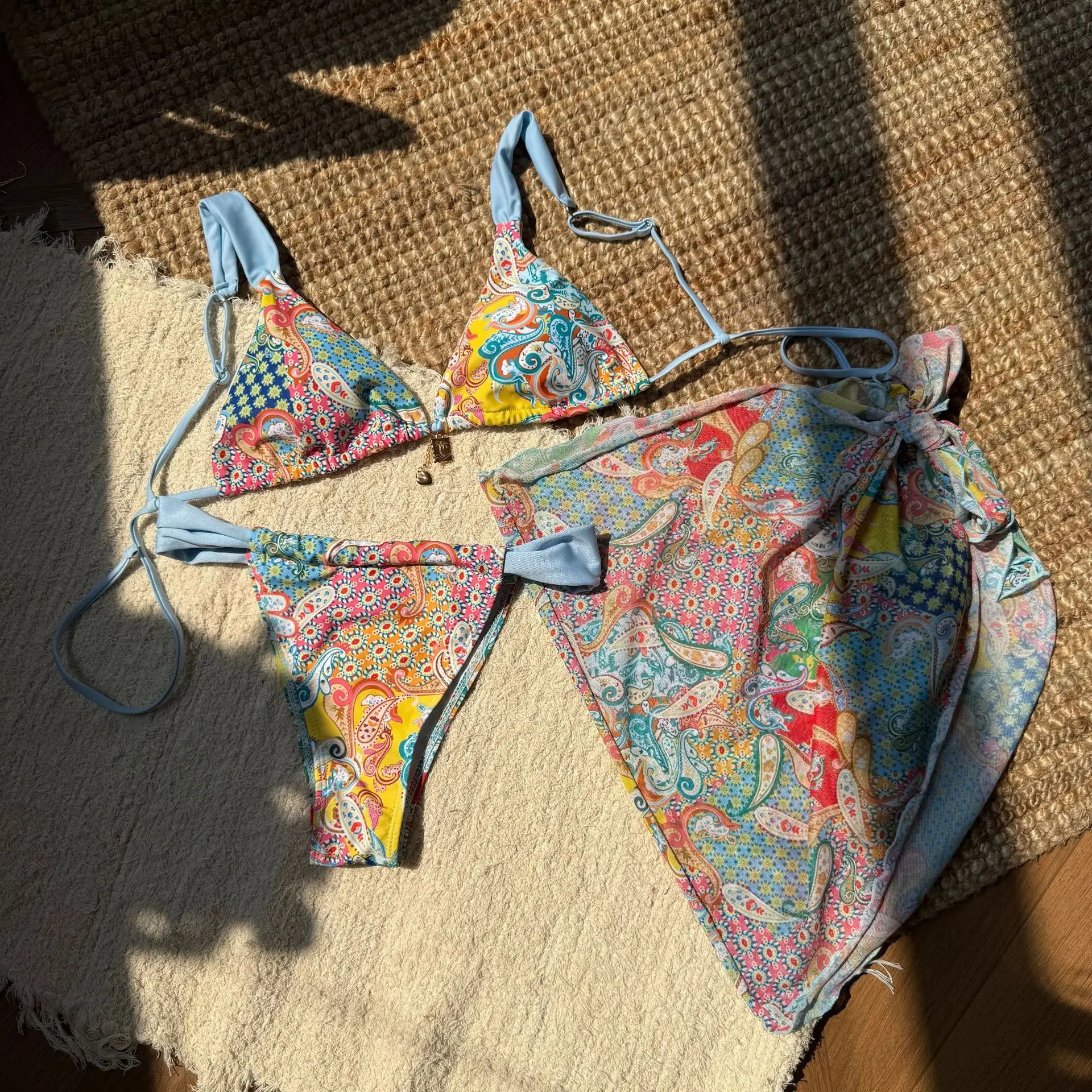 섹시한 플라워 프린트 백 타이 비키니 세트 3종 (커버 스커트, 끈 팬티 수영복 포함) 비치웨어 비키니 탱키니 트리키니