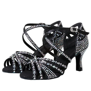 Ayakkabılara yapılan 6 büyük satış, yerli 1 numaradaki kadınlar