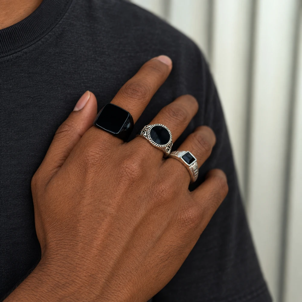 Dunkles Ring-Set für Herren, schwarzer, quadratischer oder silberfarbener, runder Siegelring mit Gravur, urbaner Vintage-Statement-Stil – Detail 2