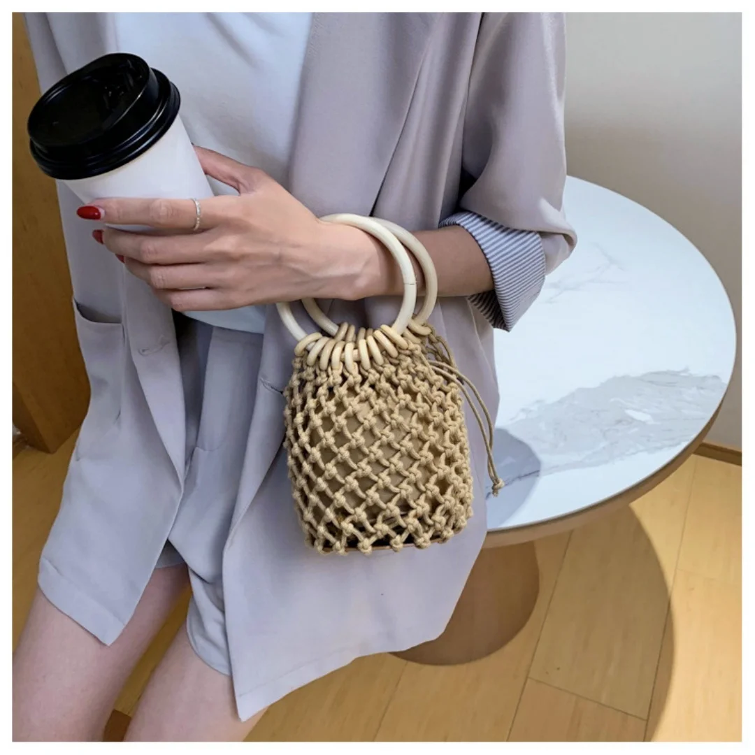 

Casual Retro Woven Handbag Wooden Handle with Inner Cloth Drawstring Bucket Bag Vacation Beach Style Wrist Pack for Ladies