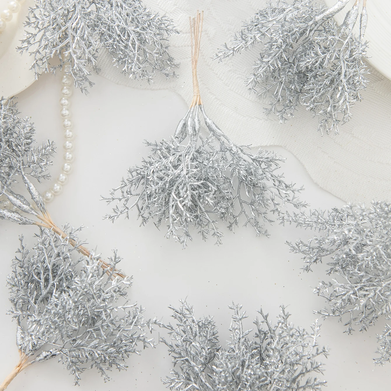1 Stück simulierte Pflanze kleine Kiefernzweige, DIY-Hochzeitsfeier-Dekoration, handgefertigte Blumenkranzherstellung, Pralinenschachtel-Zubehör – Detail 6