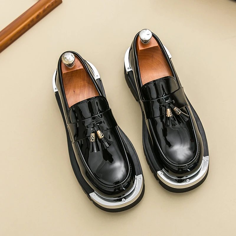 

Classic Men Loafers Black White Men Thick-soled Durable Casual Comfortable Fashionable Fringed Shoes Social Shoes Sizes 38-46