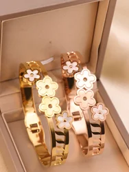 A Titanium steel fashion women's bangle
