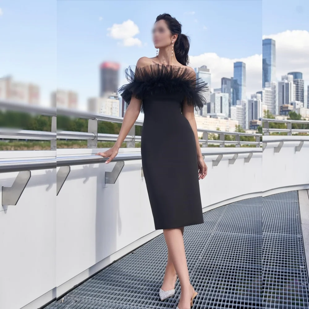 Maßgeschneiderte Jersey-Falten-schwarze, schulterfreie, gerade Midi-Kleider, maßgeschneiderter Anlass, hochwertige, elegante Party-Hochzeit