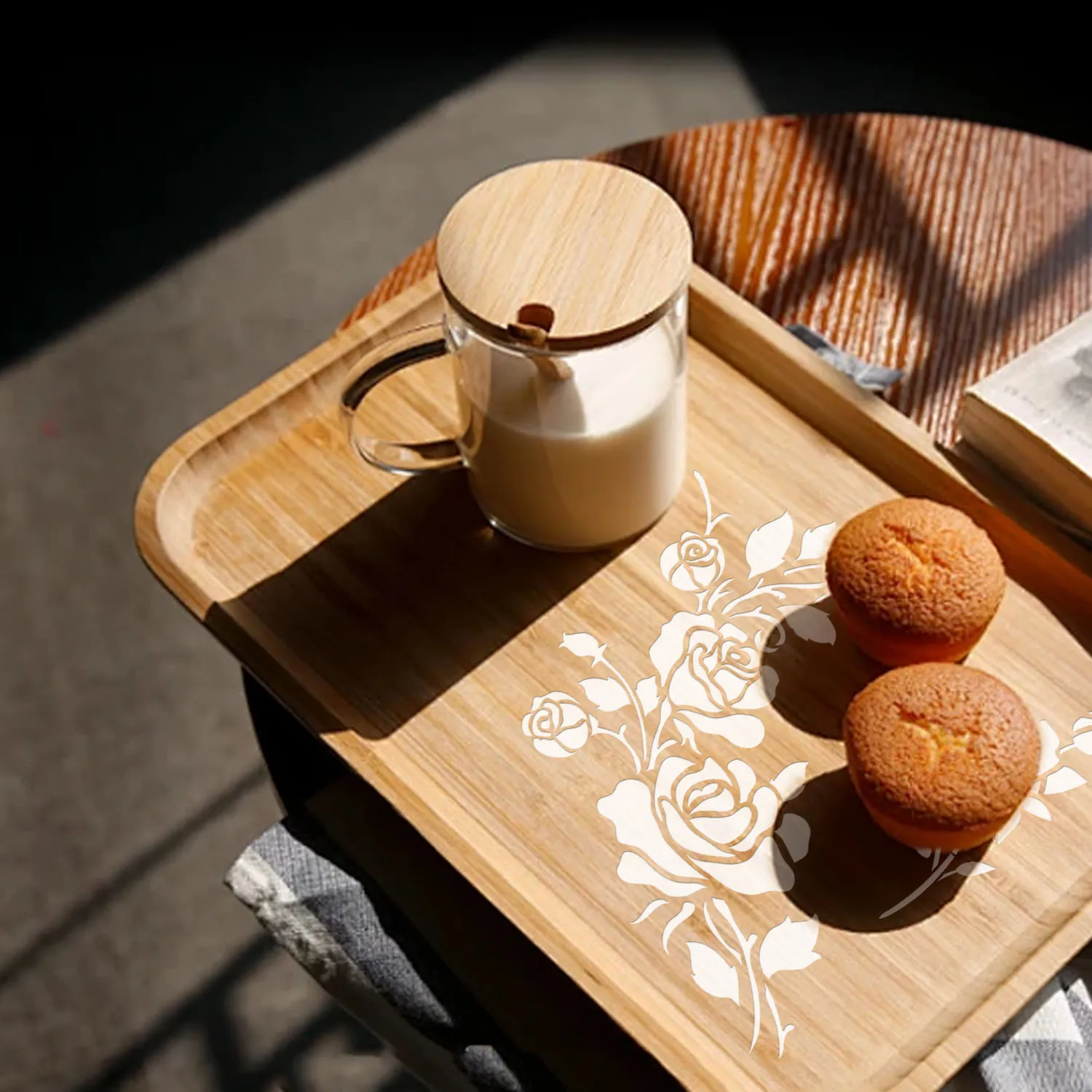 Modello floreale riutilizzabile con stencil in PET rosa per arte da parete fai da te e pittura di mobili
