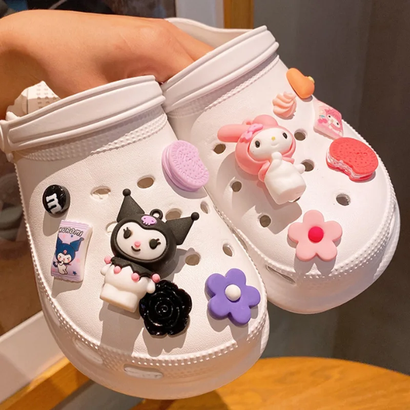 Sanrio-Conjunto de personajes Kuromi Melody Cinnamoroll, accesorios de colgantes para zapatos, hebilla de sandalia, decoraciones para zapatos 3D DIY, regalo