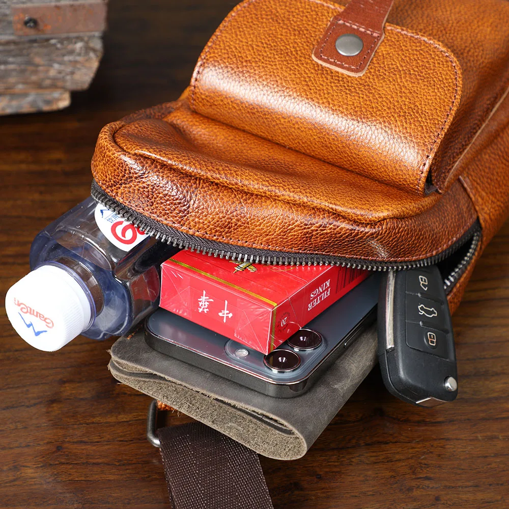 S.WORKER Handgefertigte Herren-Brusttasche aus Vollnarbenleder, Modische Umhängetasche für Telefon und Schlüssel – Detail 17