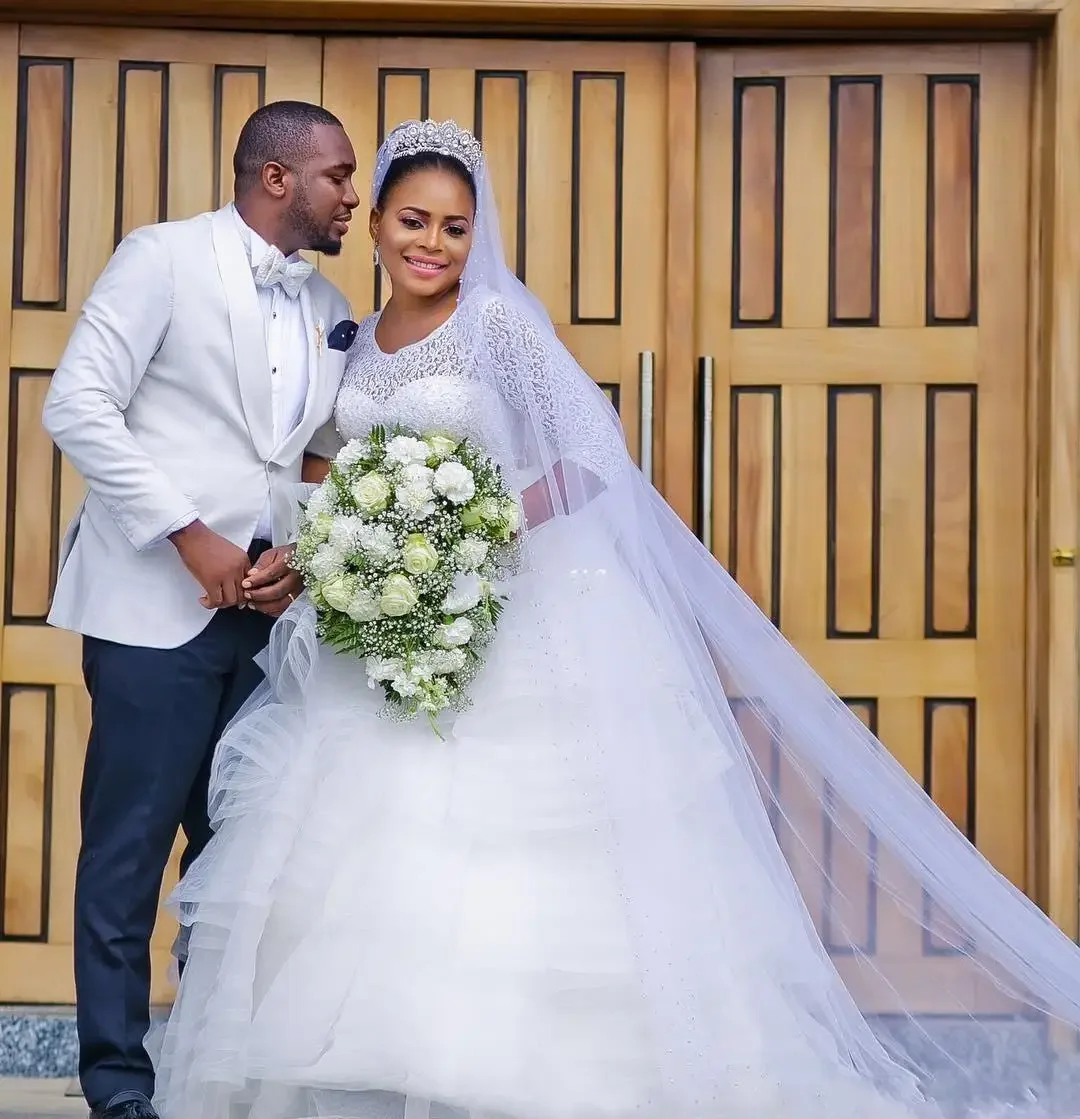 Vestidos de novia de estilo nigeriano personalizados, media manga de encaje, vestidos de novia de talla grande, vestido de baile de tul africano 2024