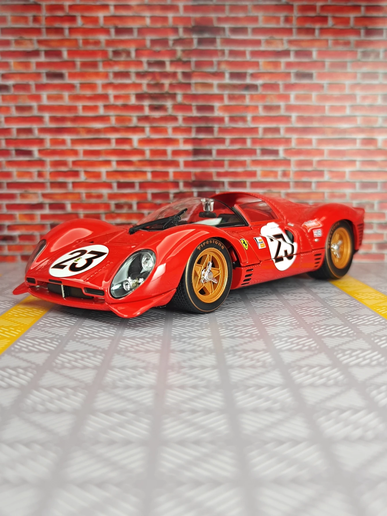 

Bburago 1: 24 Ferrari 330 P4 Daytona 1967 Convertible Supercar Alloy Car Model Static Ornament Collection Boy Birthday Gift