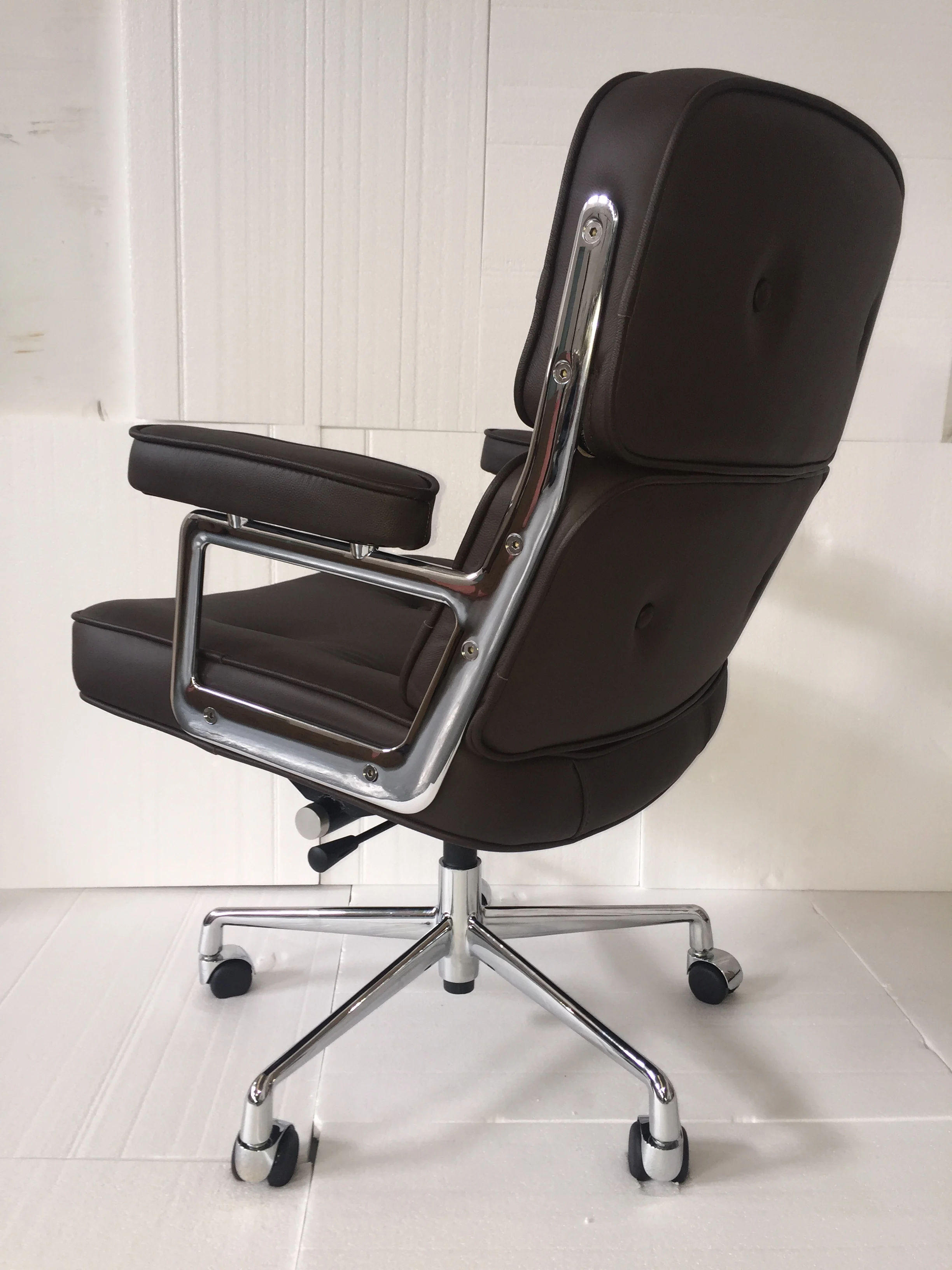 Office Comercial Chair in the conference room executive chair