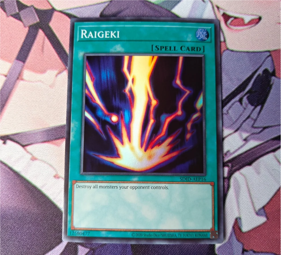 Yugioh KONAMI Duel Monsters SDID-AEP16 Raigeki, Tarjeta Coleccionable Súper Rara en Inglés Asiático, Estado Impecable