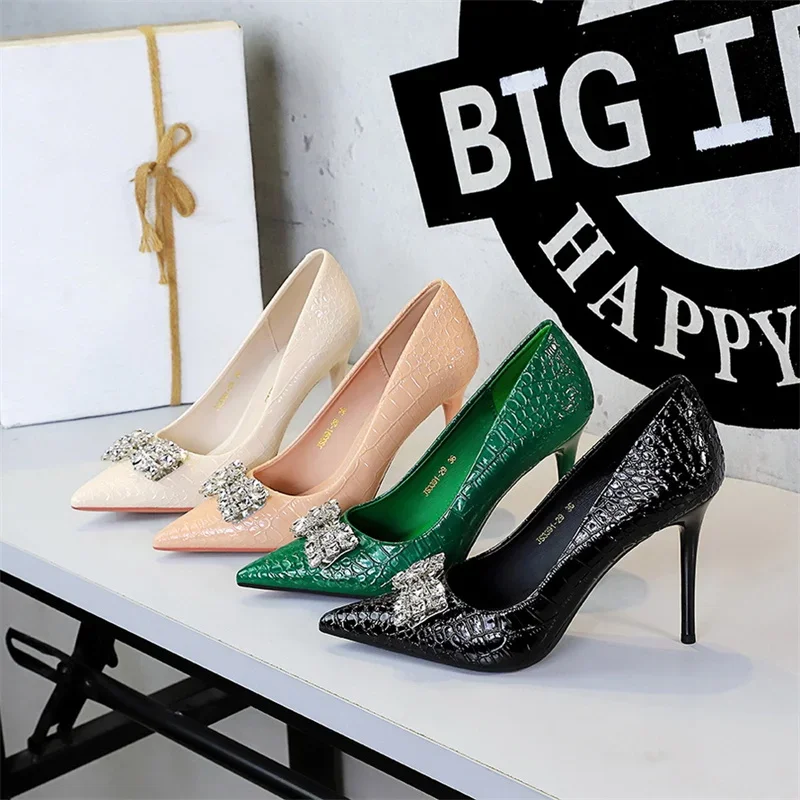 Patent Leather Banquet High Heels Shallow Mouth Pointed Toe Rhinestone Bow Buckle Single Shoes Elegant Versatile Intellectual