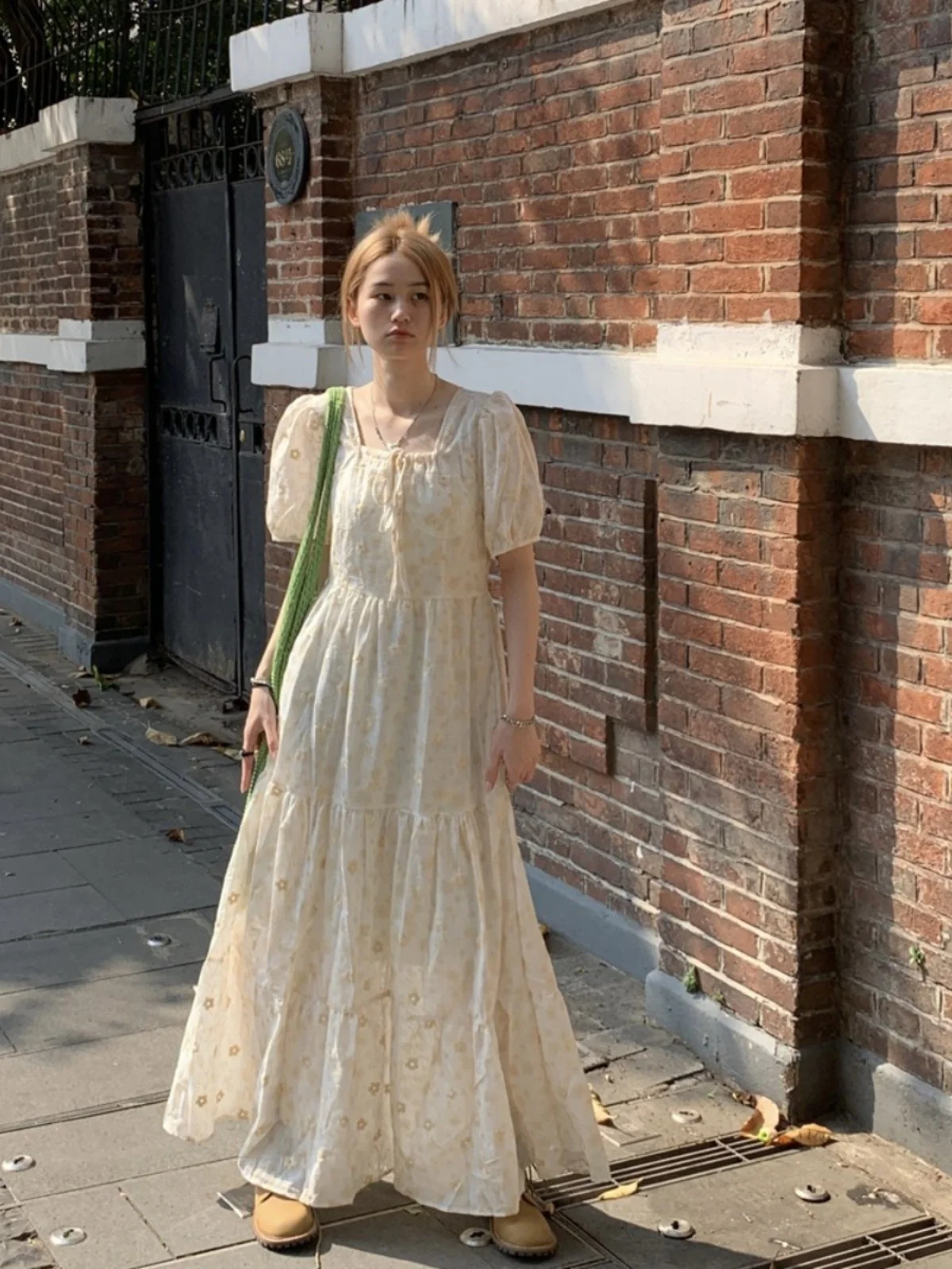 

Новое летнее женское платье больших размеров с цветочным принтом, пышными рукавами, квадратным вырезом, приталенное, в корейском стиле, свободного кроя