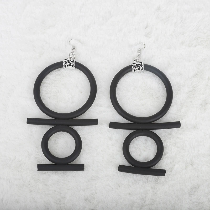 New Retro Fashion Handmade Design Hollow Geometric Black Rubber Earrings Metal Ear Hooks Boho Style Clothing With Earrings