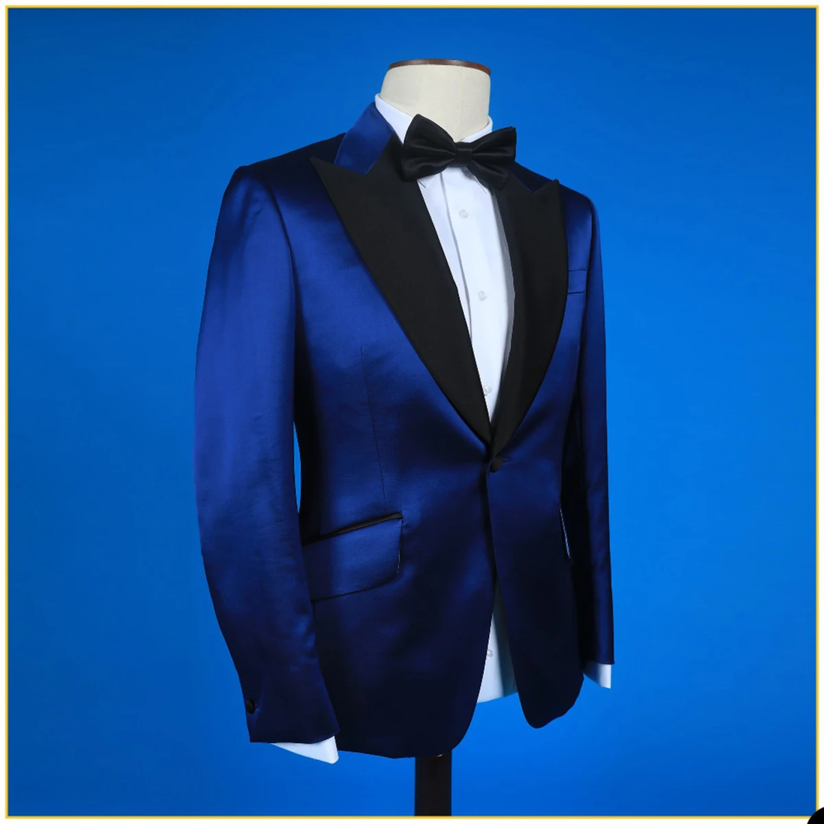 Satin Men Suits Tuxedo Peaked Lapel One Button Pockets Customized 2 Pieces Blazer Pants Tailored Party Fashion