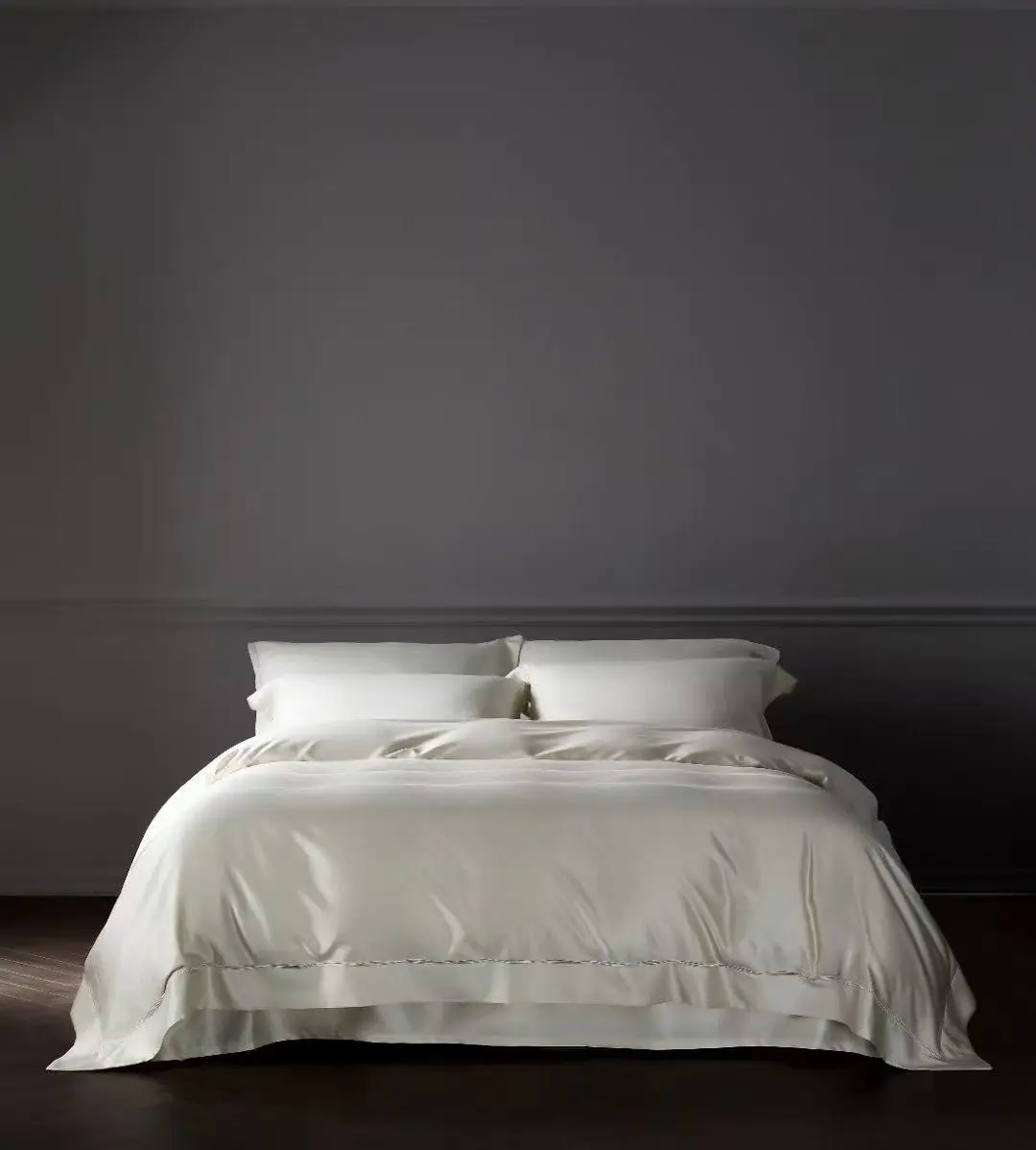 طقم ملاءات مكون من أربع قطع من القطن المصري طويل التيلة 140، فراش فندقي فاخر بنمط صلب، تقنيات مخيطة بخمس نجوم