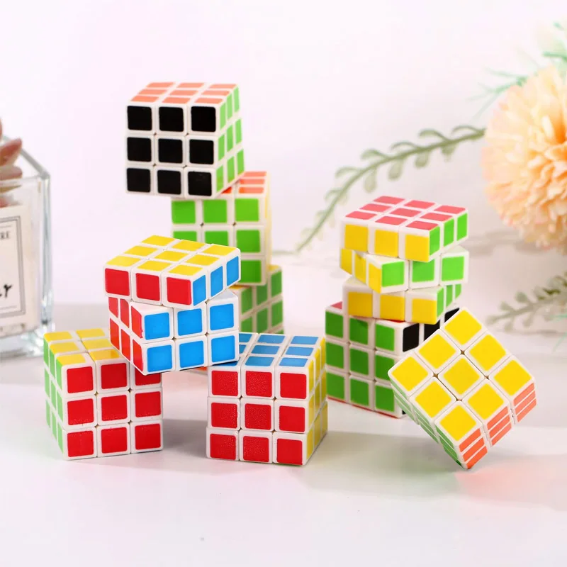 6個入り 3CMミニキューブパズル 3x3x3 楽しいパーティーギフト 子供たちへの学校のご褒美 教室の賞品 誕生日、イースター、クリスマスに最適