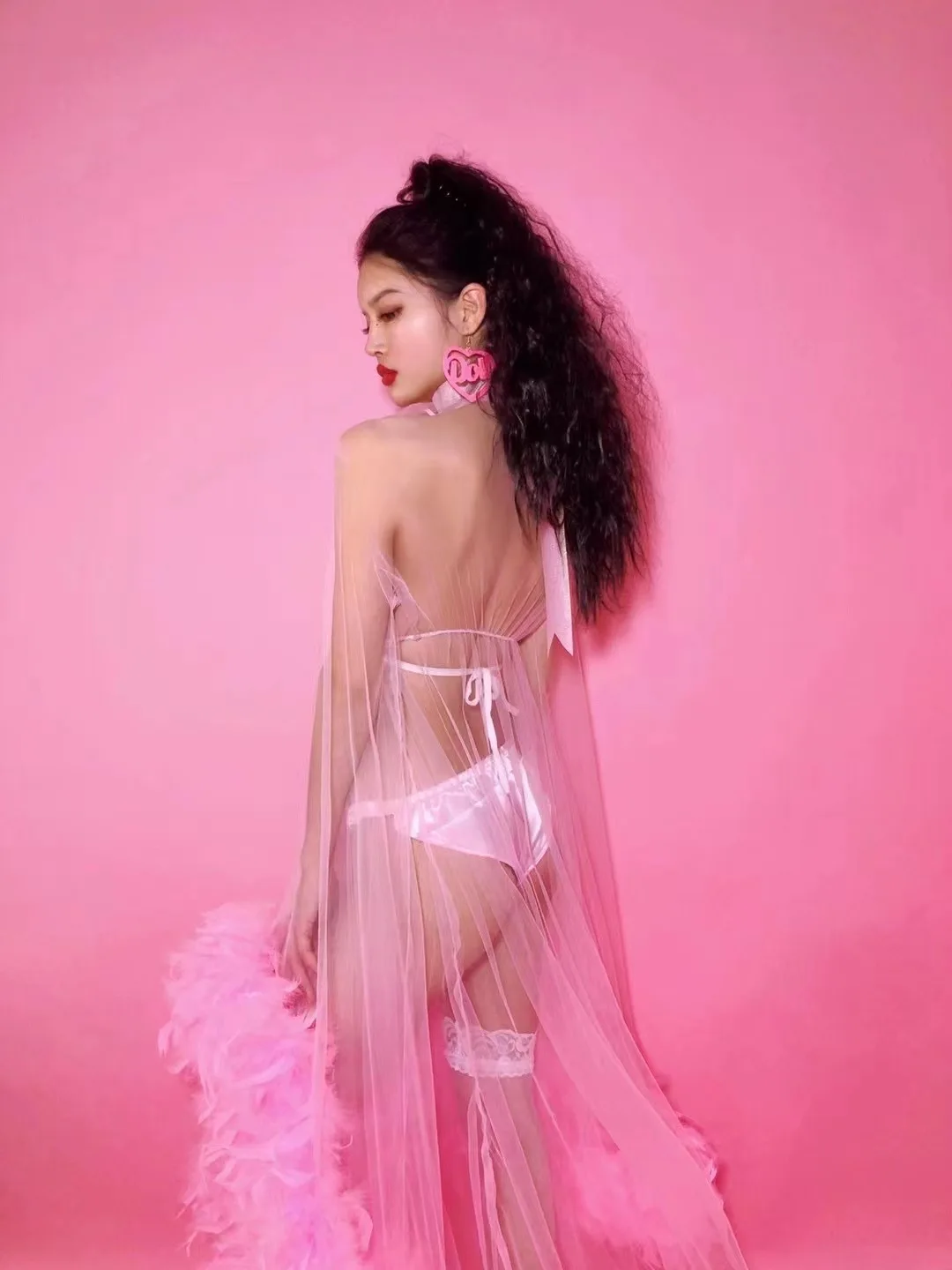 2025 섹시한 관점 메쉬 깃털 롱 드레스 여성 나이트 클럽 고고 쇼 댄스 의상 카니발 레이브 의상 핑크 비키니 yj855