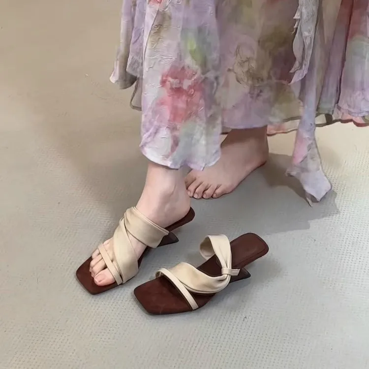 

Soft Leather Version French Vintage Square Toe Casual One Strap Flip Flops 2025 New Daily Two Way Wear High Heel Sandals