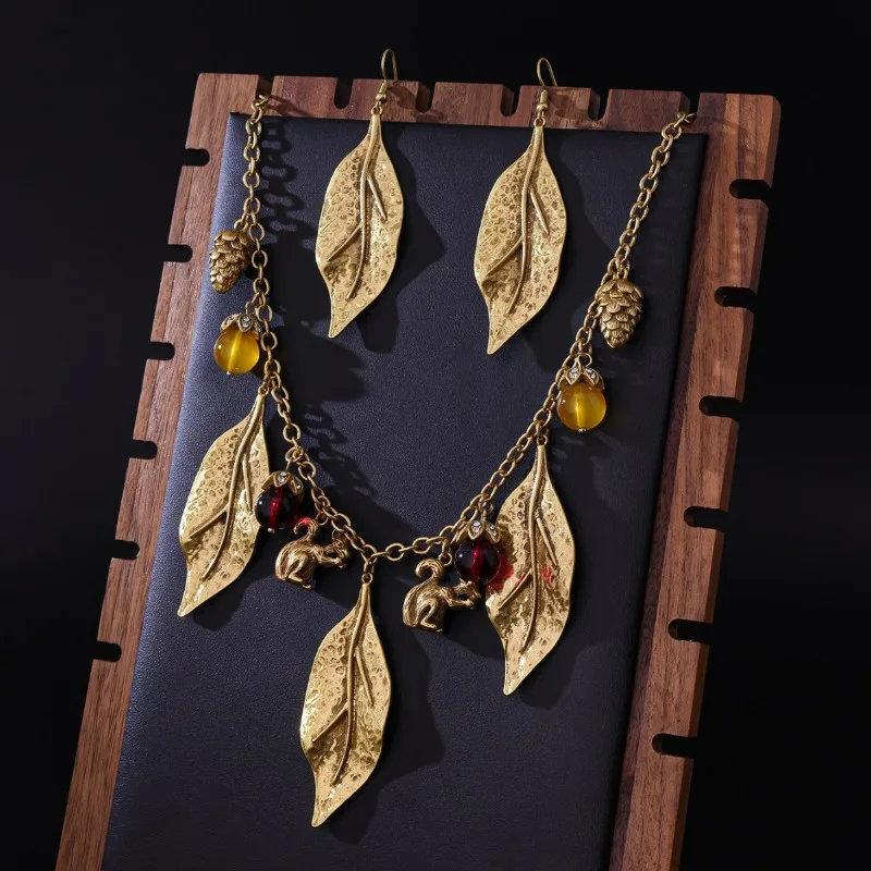 

Серьги в средневековом стиле с листьями и шишками, винтажный ювелирный набор в стиле тяжелой индустрии, ожерелье с орехом из стекла