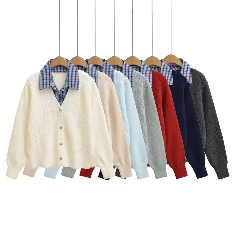 Luźny sweter rozpinany z dzianiny, kołnierz irt, wzór w warkocze, jesienno-zimowy, styl uniwersytecki, odzież wierzchnia, pojedynczy element, ciepły, ocieplający.