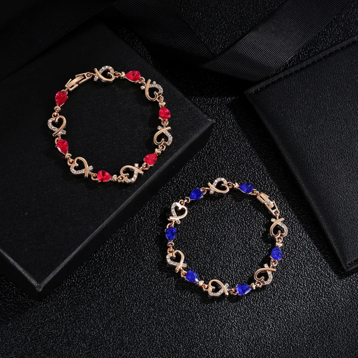 

Love Bracelet Hollowed-out Temperament Flower Inlaid Diamond Lady Bracelet Heart-shaped Valentine's Day Gift Support Bulk Order