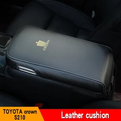 Automobile console armrest leather cover is suitable for S210 Toyota Crown central storage box protective cover.