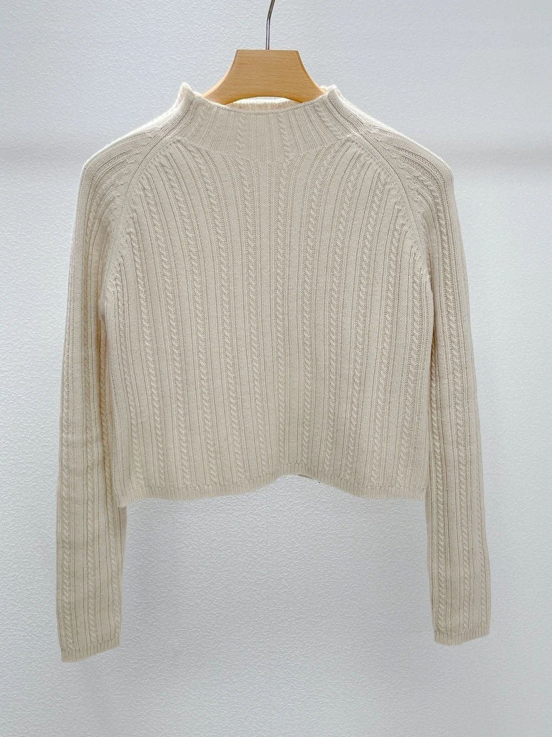 

Французский вязаный шерстяной свитер с высоким воротником и длинными рукавами, белый, женский, базовая модель, зима 2025, новинка