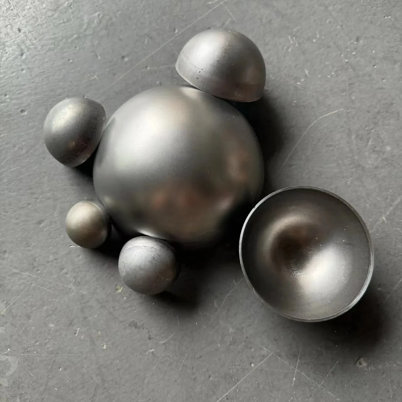 Hollow Iron Hemispheres Welding Decor 17-450mm 0.6/1/2mm Thickness Iron Domes for Lighting/Fence/Art Craft Custom Sizes