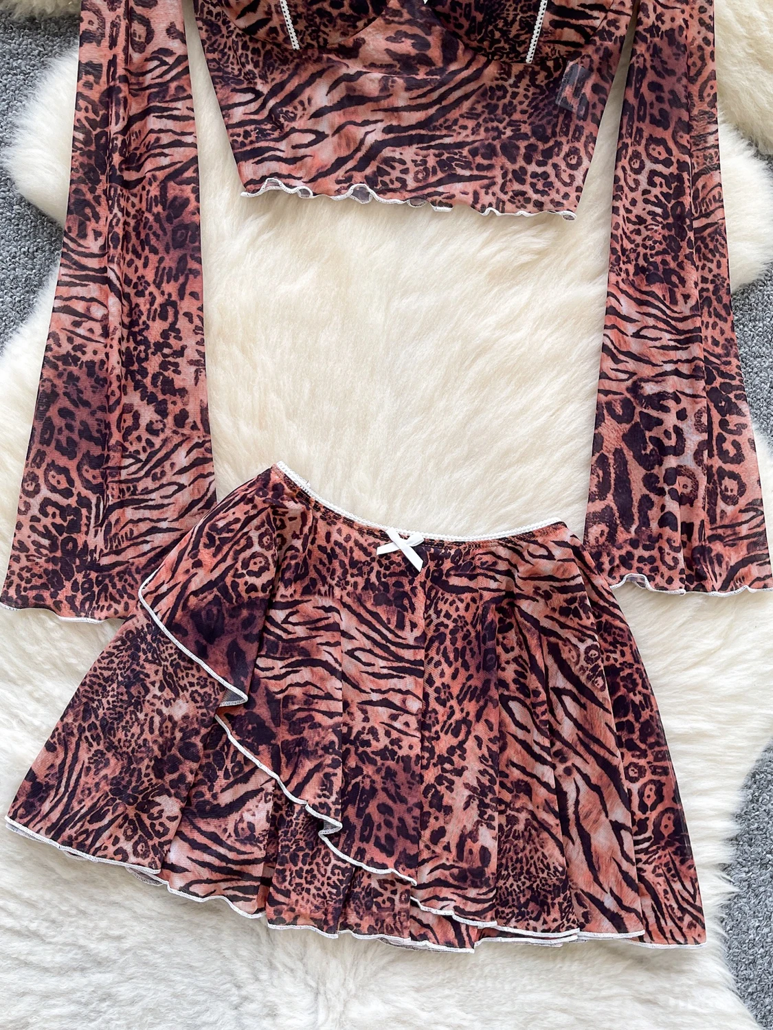 Dopne Pure Desire สาวเผ็ดฤดูร้อนเสือดาวพิมพ์ Crop Top ยาว Sve ชุดสตรี + กระโปรงเอวสูงกระชับสัดส่วน